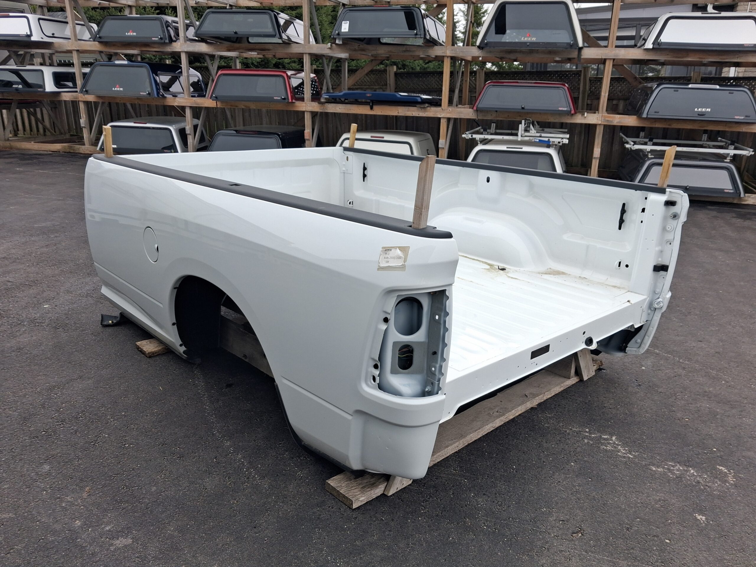 Dodge Ram HD 2500/3500 8′ SRW White Truck Box