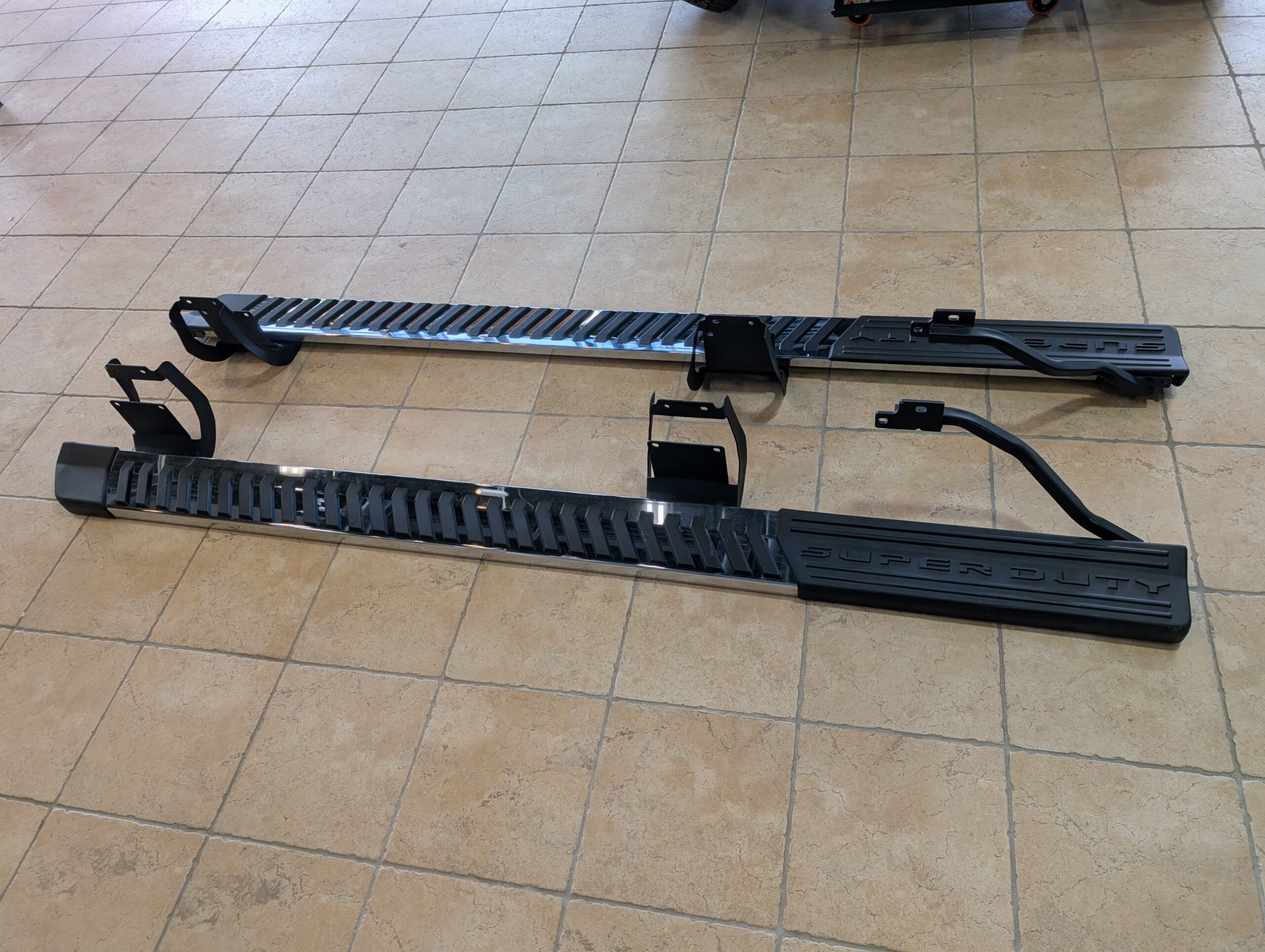 2017-2026 Super Duty SuperCab Extended Length Chromed Aluminum 6″ Step Bars