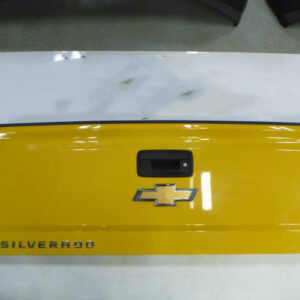 2014-2018-chevrolet-silverado-yellow-tailgate-with-sprayliner