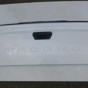 2024-2026-toyota-tacoma-white-tailgate-with-camera-hole
