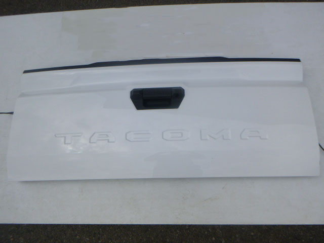 2024 – 2026 Toyota Tacoma White Tailgate with Camera Hole