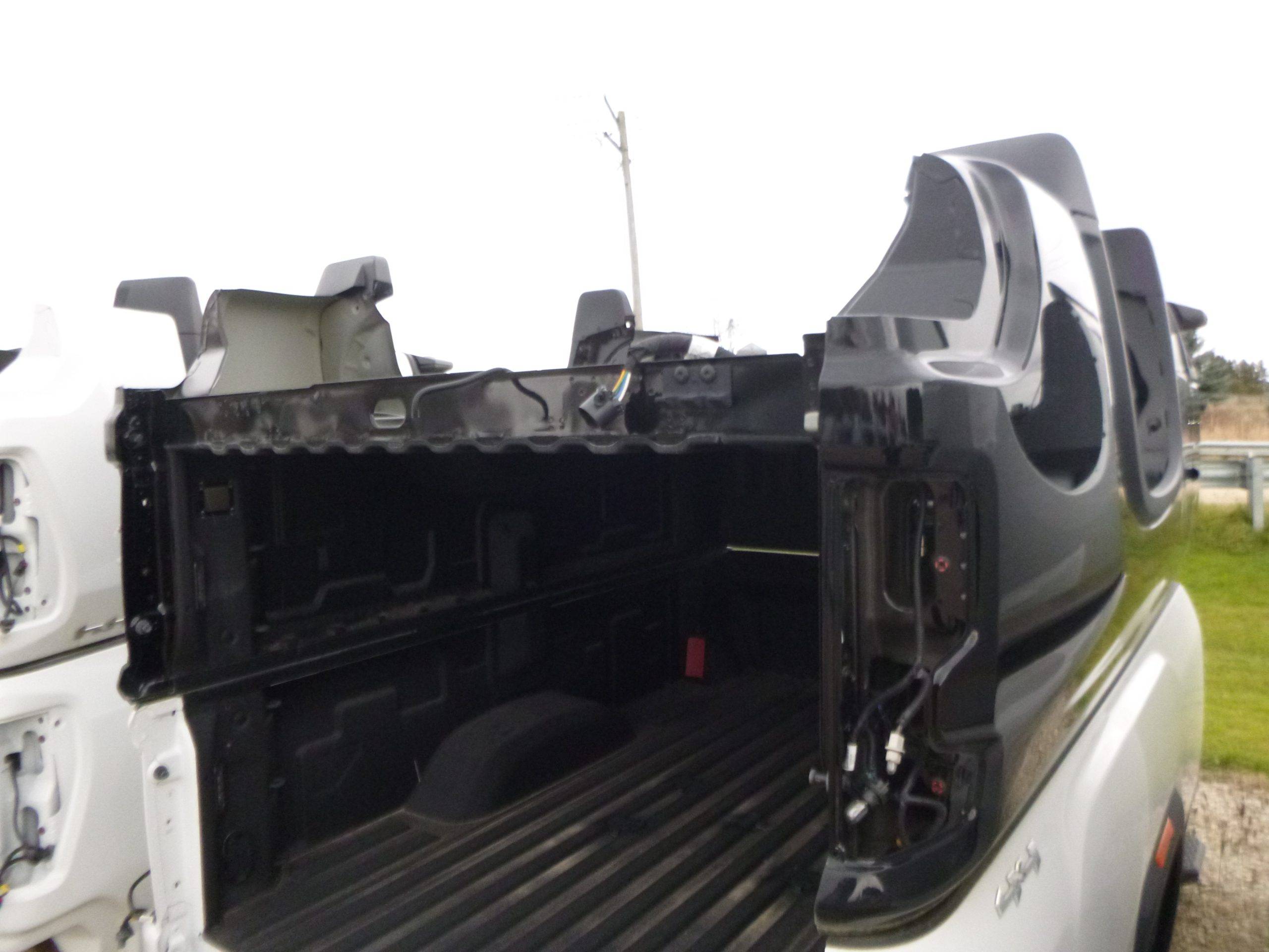 2020 – 2026 Chevrolet Silverado HD 2500/3500 SRW 8′ Black Take off Truck Box with Sprayliner & 5th Wheel Prep
