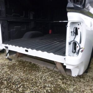2020-2026-gmc-sierra-hd-2500-3500-srw-8%e2%80%b2-white-take-off-truck-box-with-sprayliner-5th-wheel-prep