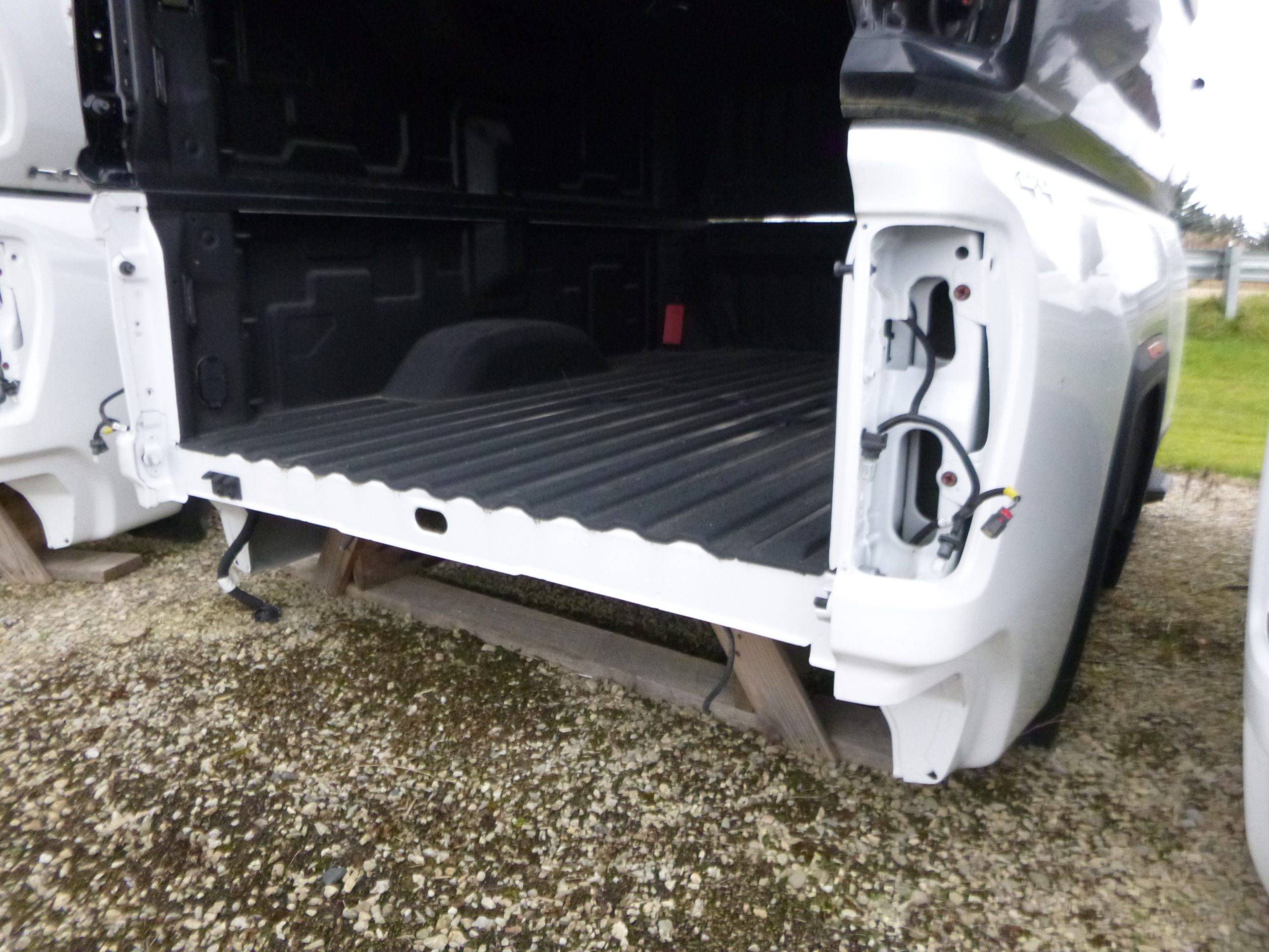 2020 – 2026 GMC Sierra HD 2500/3500 SRW 8′ White Take off Truck Box with Sprayliner & 5th Wheel Prep