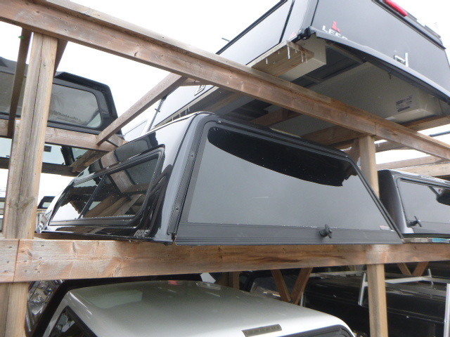 2007 – 2013 Toyota Tundra 6’2 Black ARE Midride Truck Cap