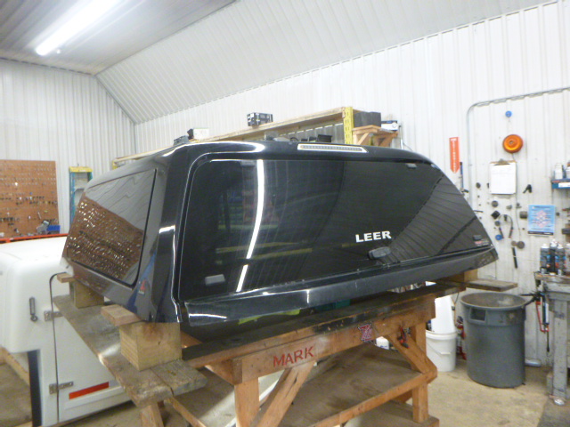 2015 – 2020 Ford F150 5’6 G1 Shadow Black Leer100XQ Truck Cap