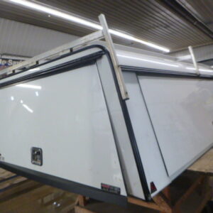 gmc-sierra-or-chevrolet-silverado-8%e2%80%b2-white-highrise-leer-contractor-truck-cap