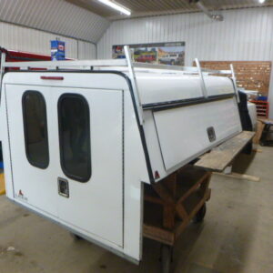 gmc-sierra-or-chevrolet-silverado-66-white-leer-contractor-truck-cap