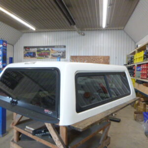 nissan-titan-56-qab-pearl-white-contour-iv-truck-cap