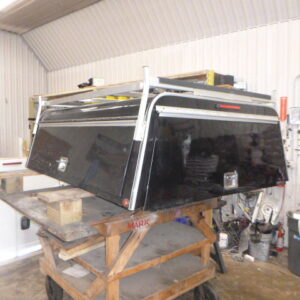 ford-ranger-6%e2%80%b2-black-leer-contractor-truck-cap