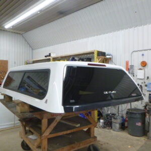 gmc-sierra-8%e2%80%b2-hd-2500-3500-g1w-white-frost-tricoat-ultra-sport-century-truck-cap