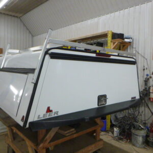 ford-superduty-69-white-leer-contractor-truck-cap-2