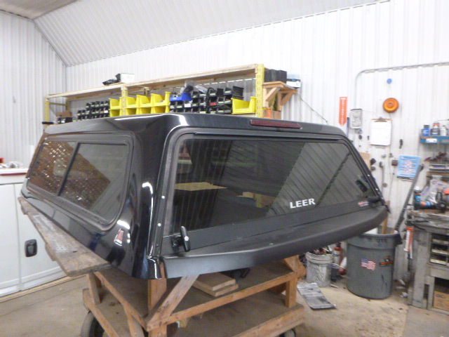 Ford F150 6’6 UM Agate Black Leer Legend Truck Cap