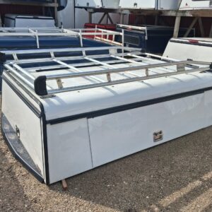ford-superduty-8%e2%80%b2-white-contractor-truck-cap
