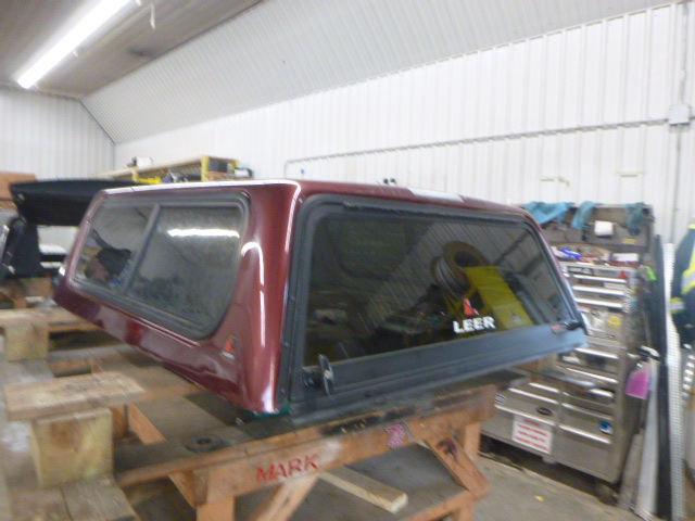 2004 – 2014 Chevrolet Colorado or GMC Canyon 5’2 412P Red Leer100R Truck Cap