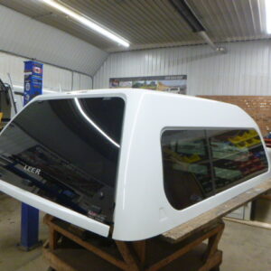 gmc-sierra-or-chevrolet-silverado-66-white-leer180xl-truck-cap