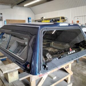 toyota-tacoma-62-8p4-blue-leer180-truck-cap