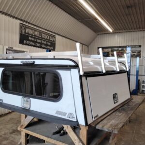 ford-ranger-white-are-contractor-5%e2%80%b2-truck-cap