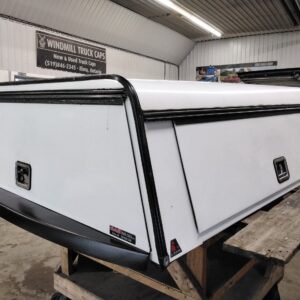 dodge-ram-57-white-leer-contractor-truck-cap-2