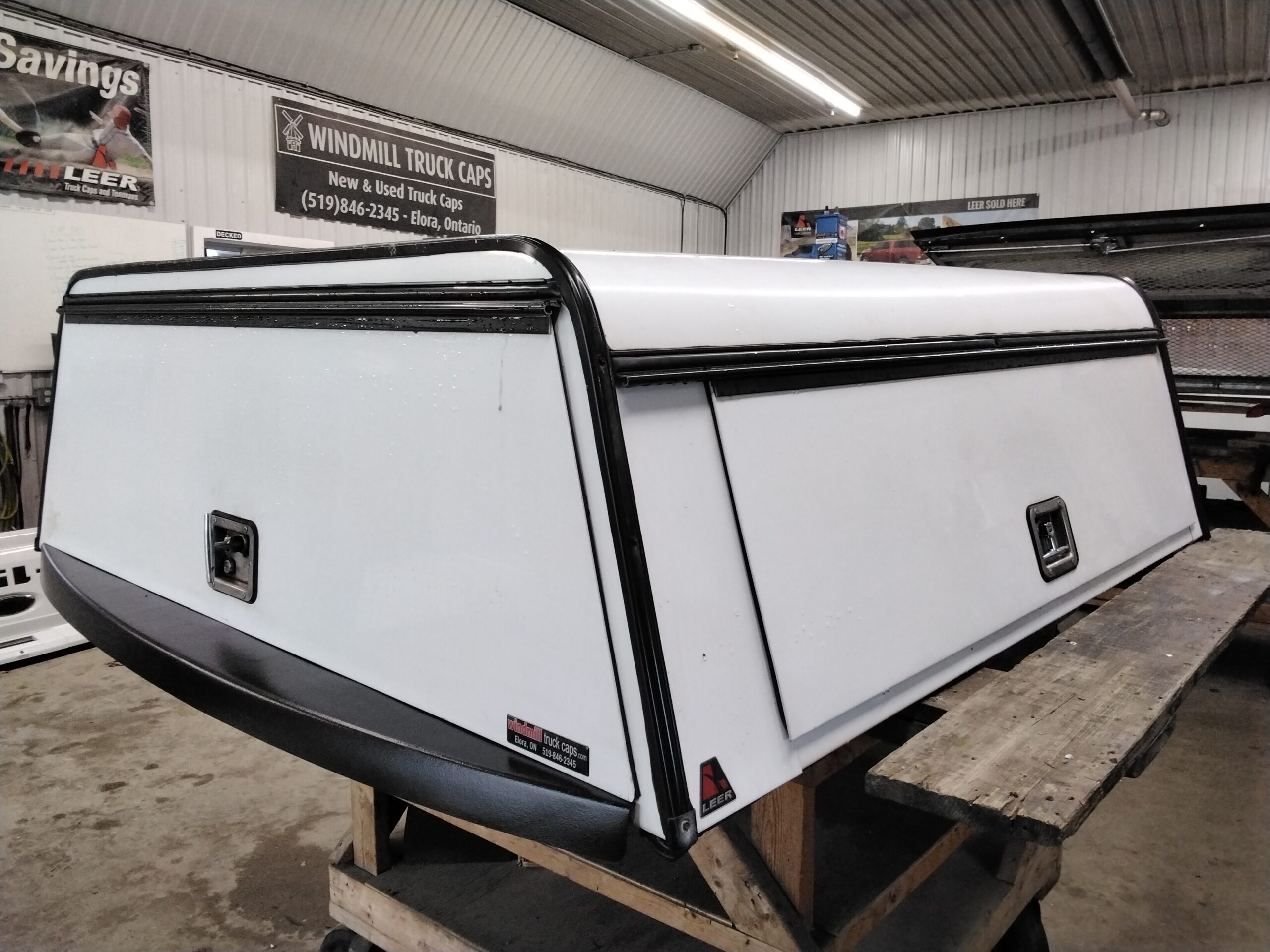 Dodge Ram 5’7 White Leer Contractor Truck Cap