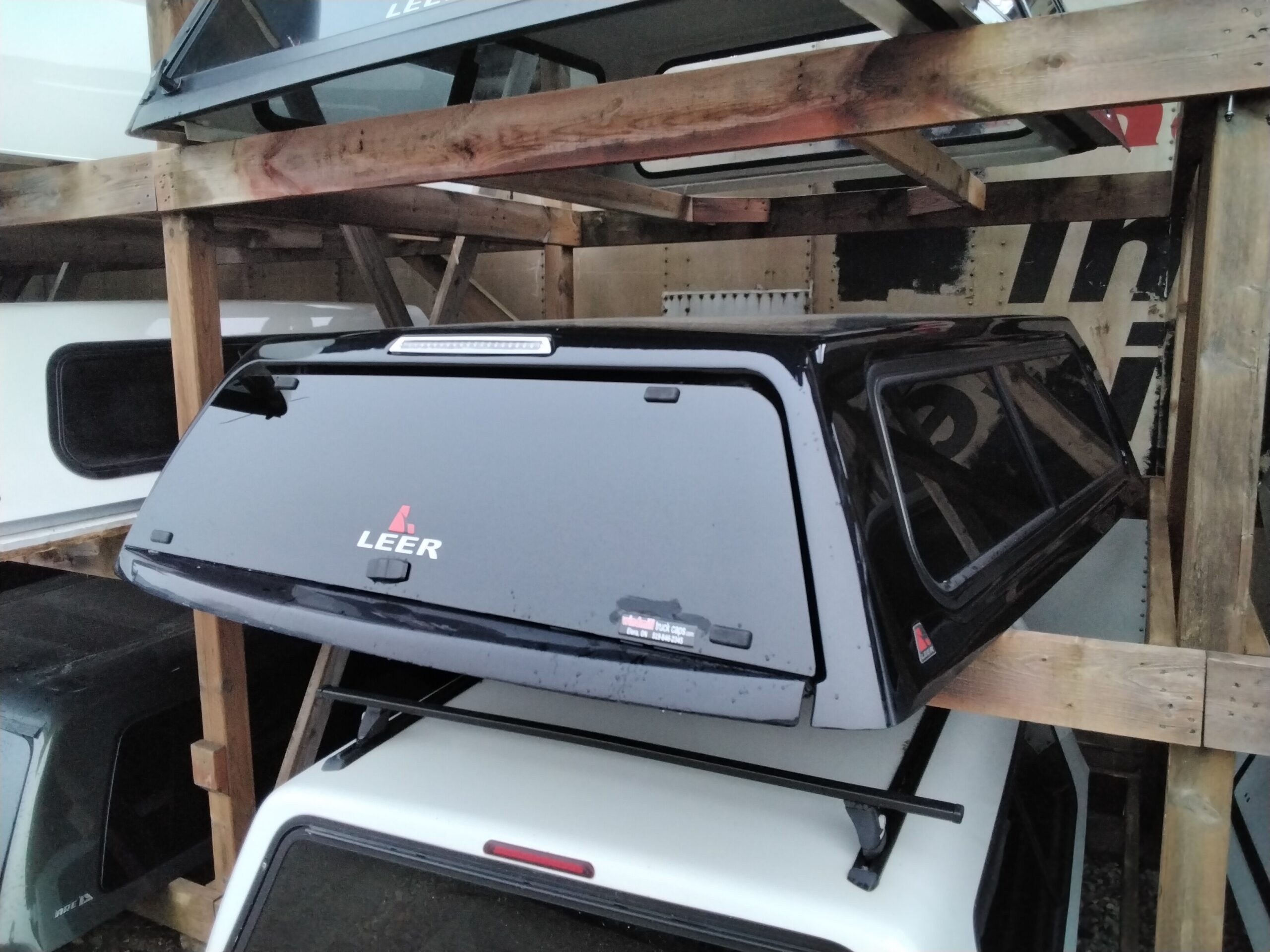 GMC Sierra 1500 6’6 GBA Black Leer100XR Truck Cap