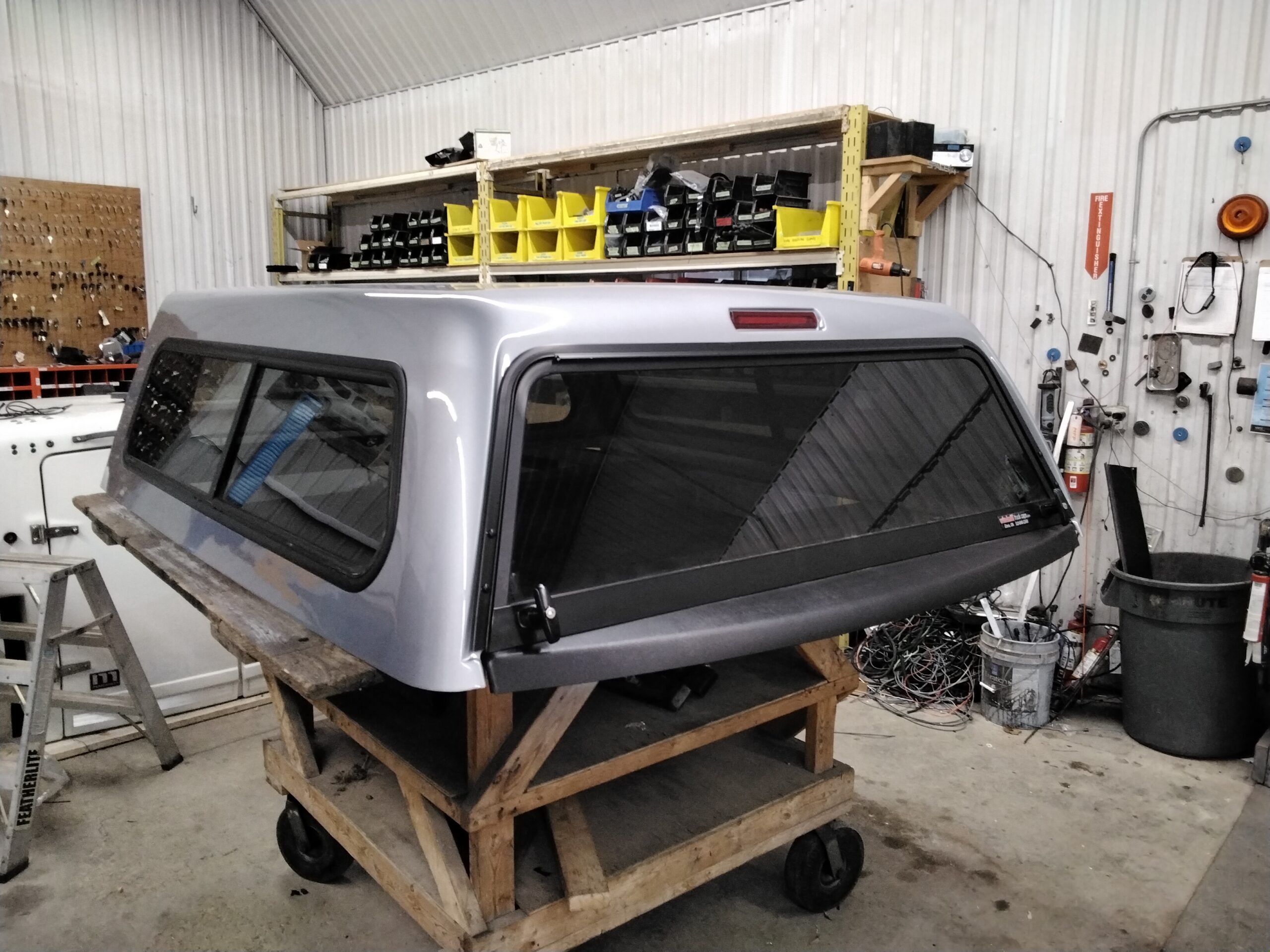 Dodge Ram 6’4 CREW Cab PSC Billet Silver Leer100S Truck Cap