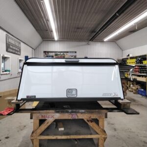 chevrolet-colorado-or-gmc-canyon-52-white-are-contractor-truck-cap