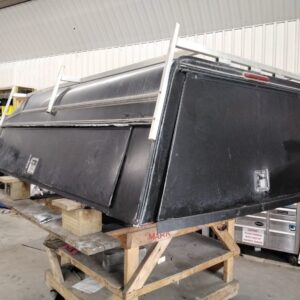 gmc-sierra-or-chevrolet-silverado-8%e2%80%b2-black-leer-contractor-truck-cap