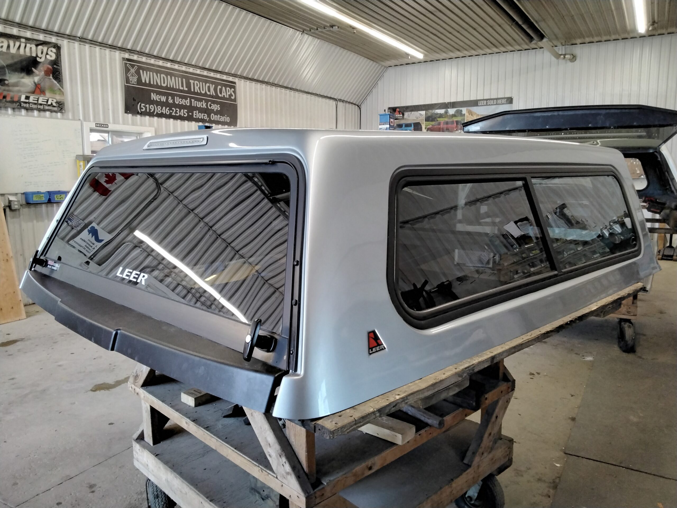 Ford F150 6’6 JS Iconic Silver Leer Legend Truck Cap