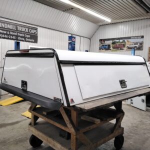 gmc-sierra-or-chevrolet-silverado-hd-2500-3500-69-white-leer-contractor-truck-cap