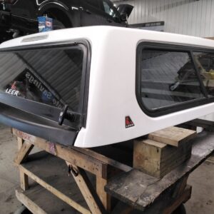 chevrolet-silverado-1500-58-gaz-summit-white-leer-legend-truck-cap