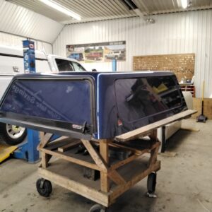 gmc-sierra-or-chevrolet-silverado-58-gts-blue-leer-legend-truck-cap