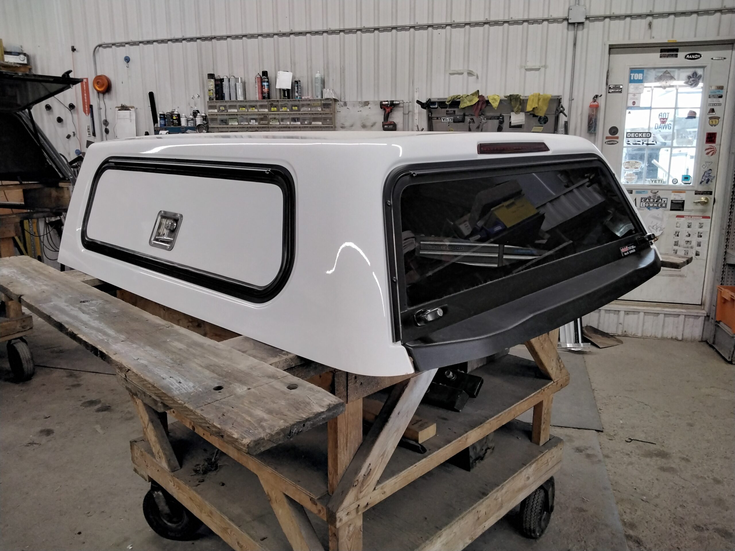 2023 – 2026 Chevrolet Colorado 5’2 GAZ Summit White Leer Truck Cap