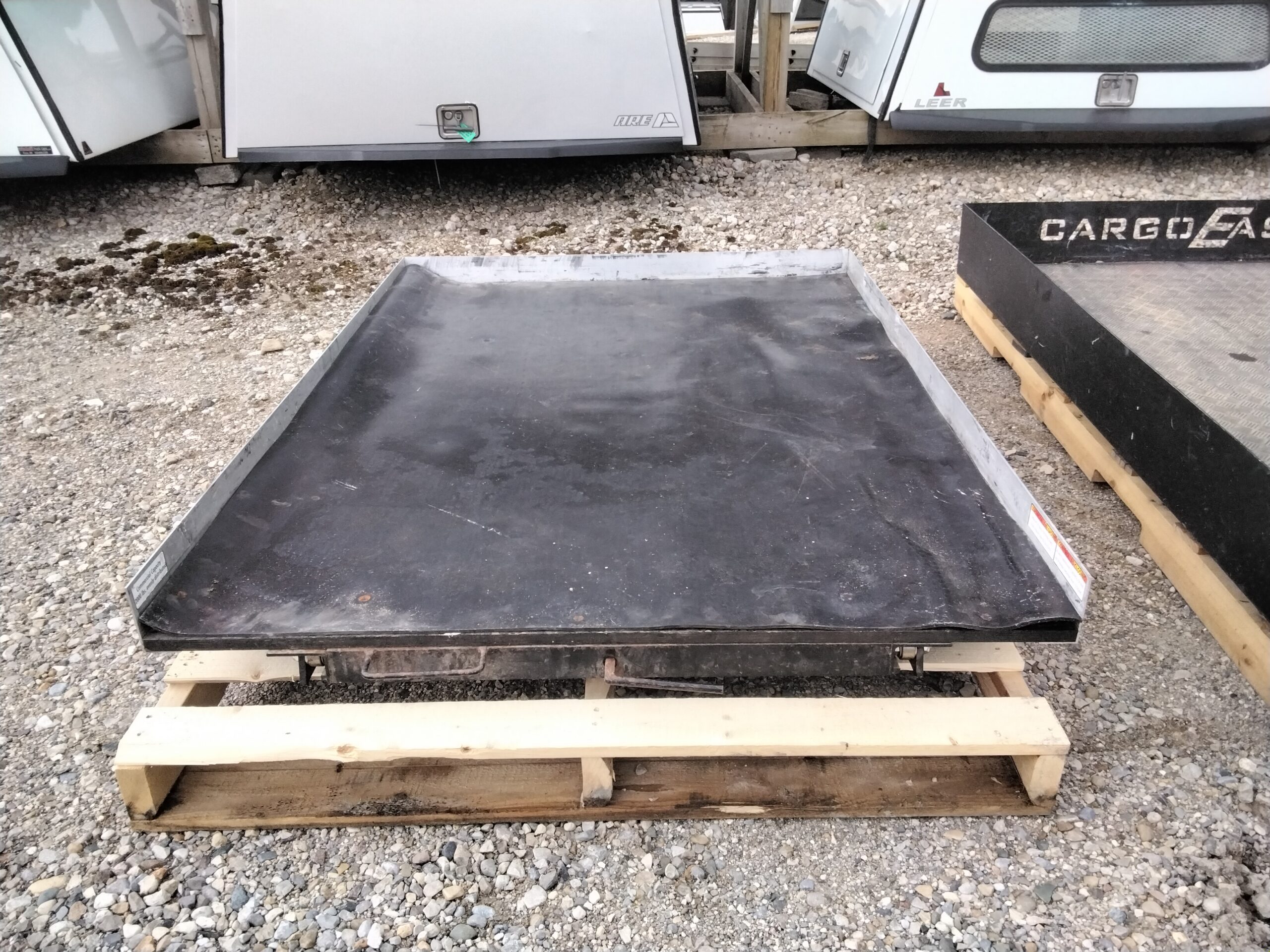 67″ x 48″ 2000lbs Slide *Will not fit F150*