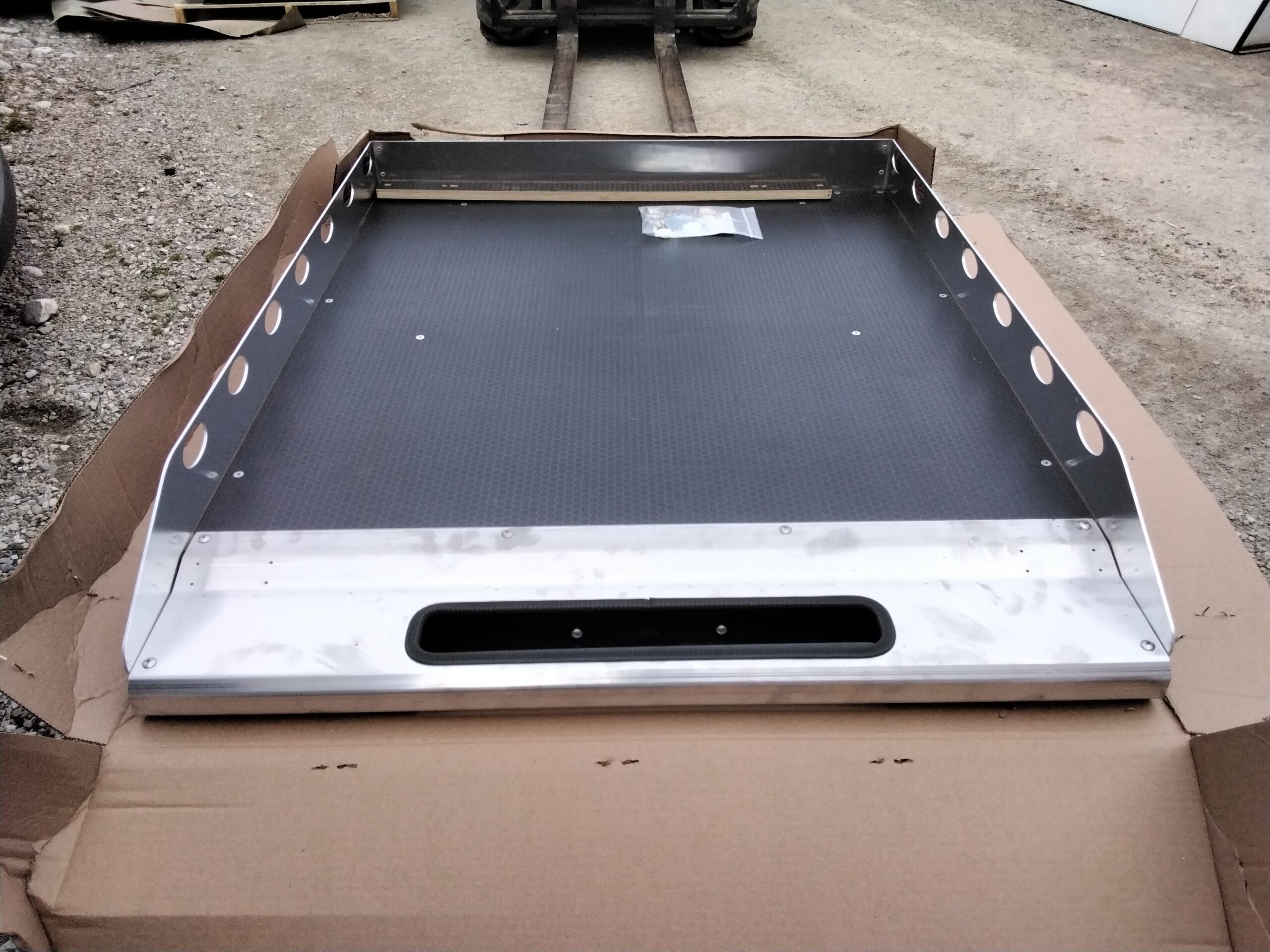 52″ x 41″ 1200lbs Revolver X Demo Slide