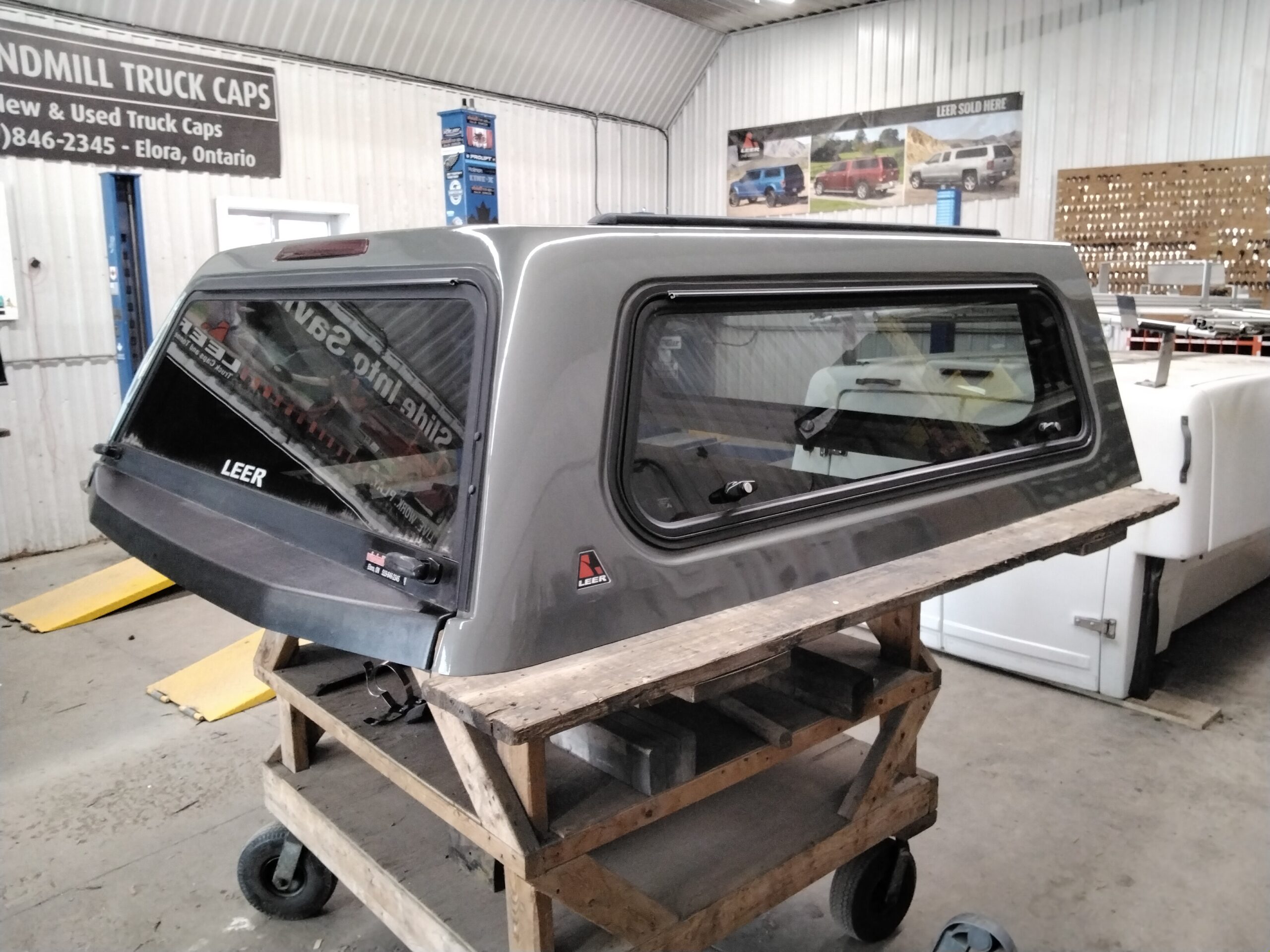 2015 – 2020 Ford F150 5’6 BN Silver Spruce Pearl Leer Legend Truck Cap