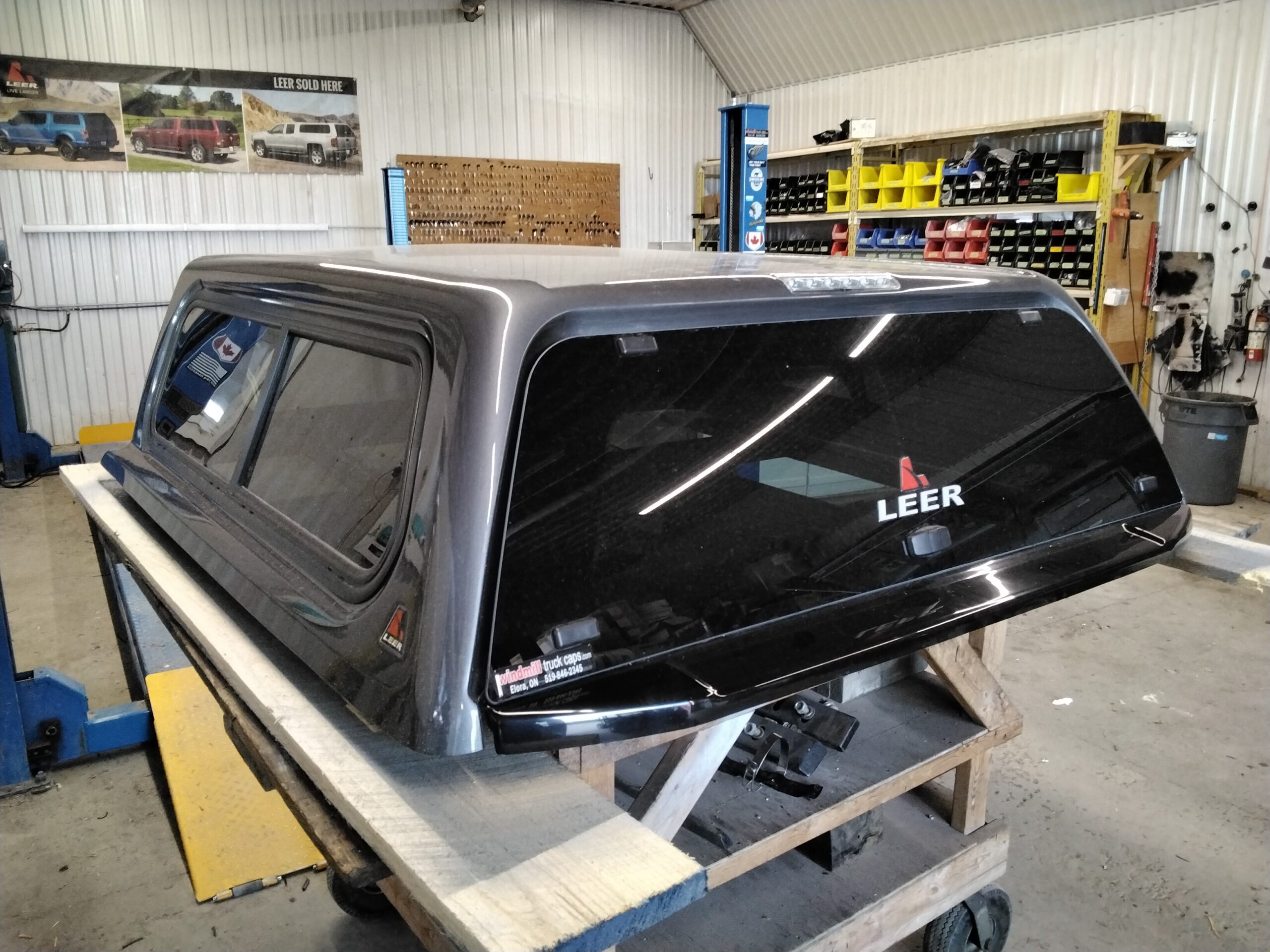 2017 – 2026 Honda Ridgeline 5′ Grey Leer100XR Truck Cap