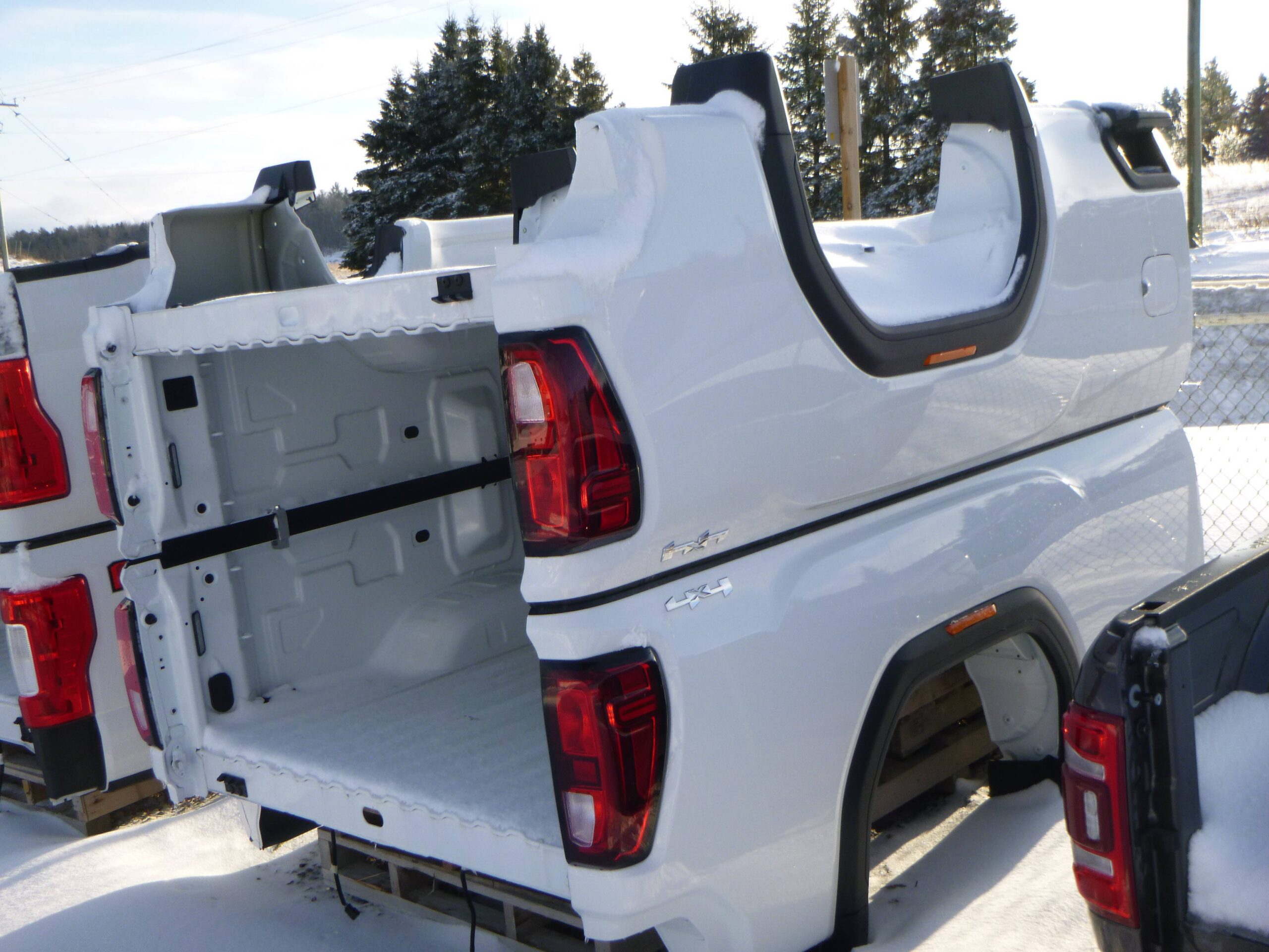 2020-2026 GMC Sierra 2500/3500 8′ Box white single wheel, Tailights not included