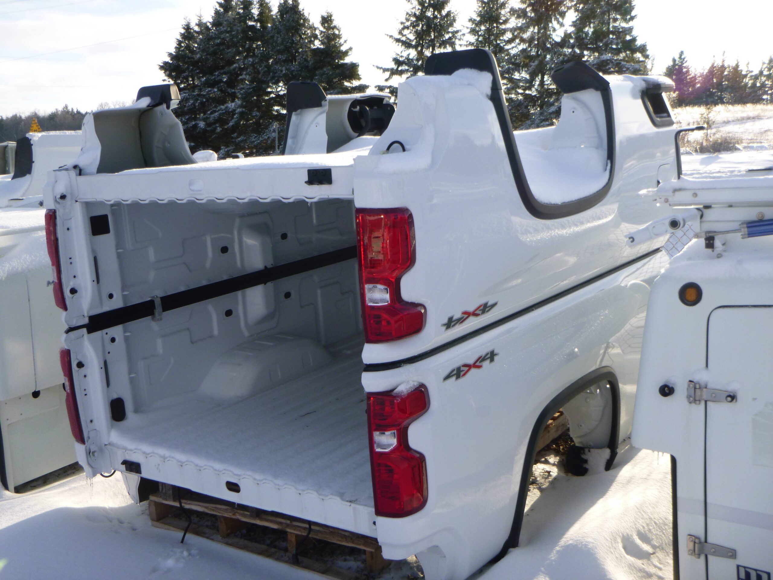 2020-2026 Chev Silverado 2500/3500 8′ Box white single wheel, tailights not included
