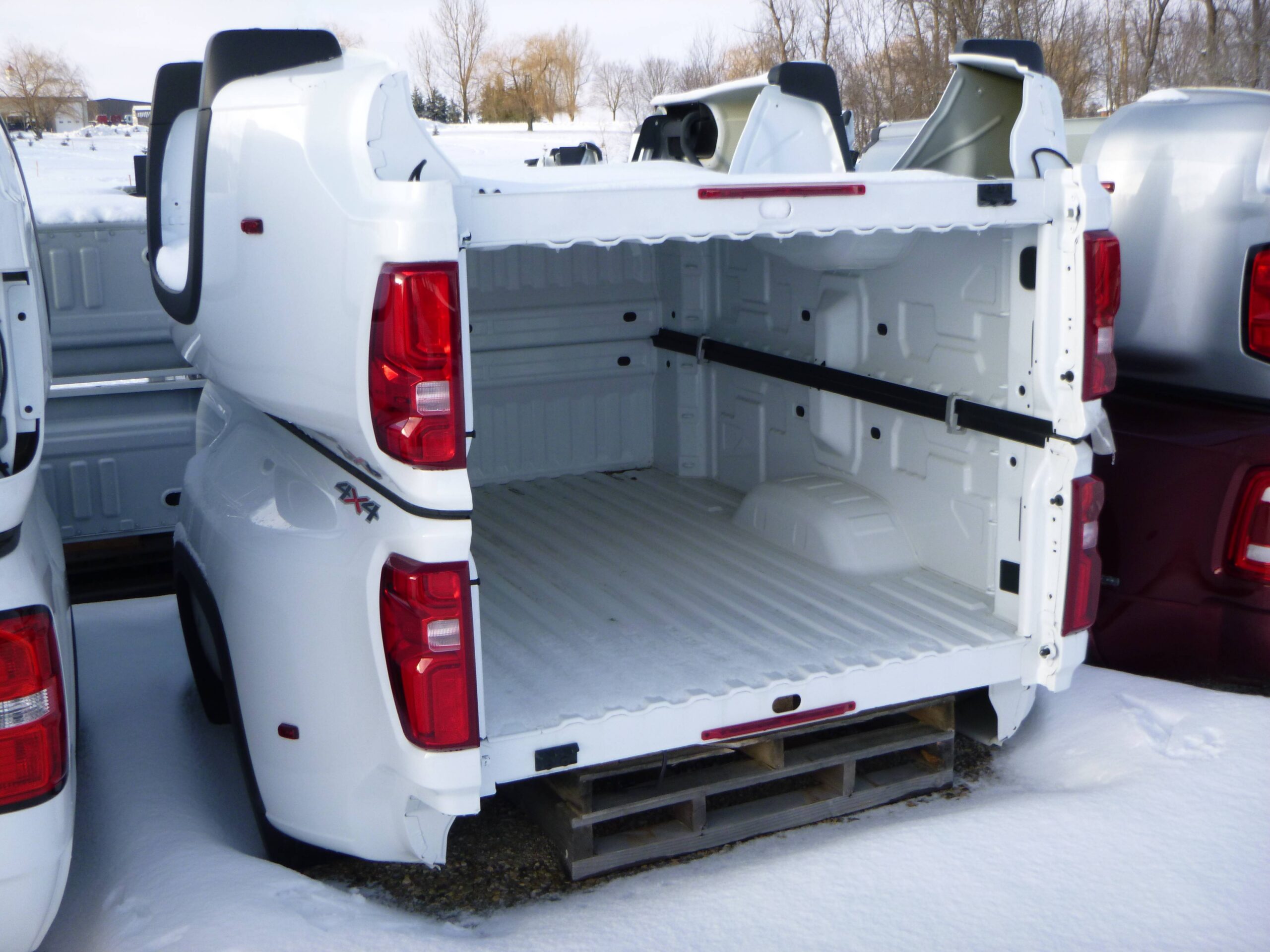 2020-2026 Chev Silverado Dually 3500 8′ Box White, tailights not included